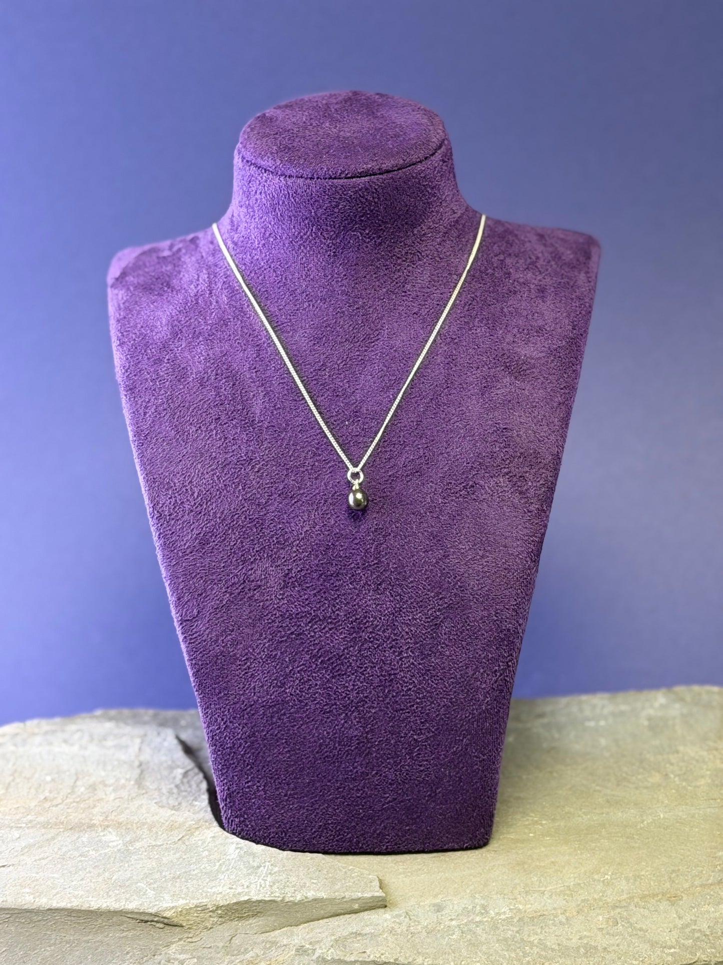Dark pearl drop on fine curb chain