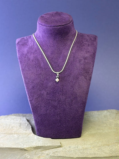 2 colour pearl and silver snake chain pendant