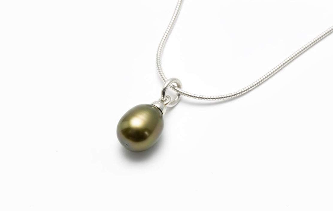 Dark pearl drop pendant on chain