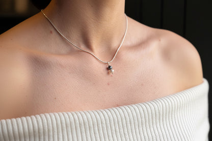 2 colour pearl and silver snake chain pendant