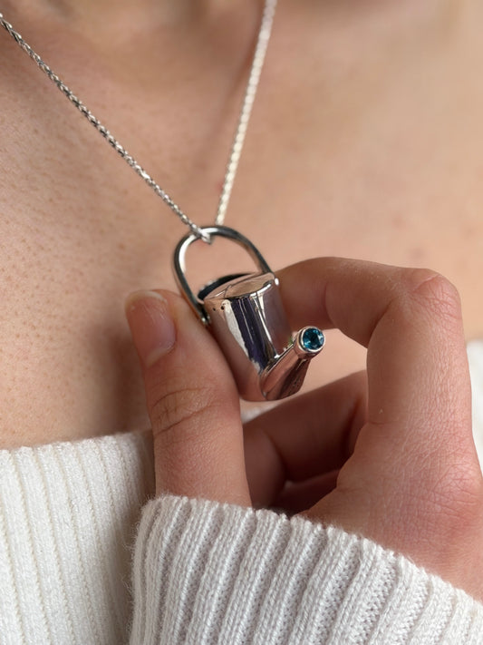 Close up of London Blue Topaz set in Silver watering can