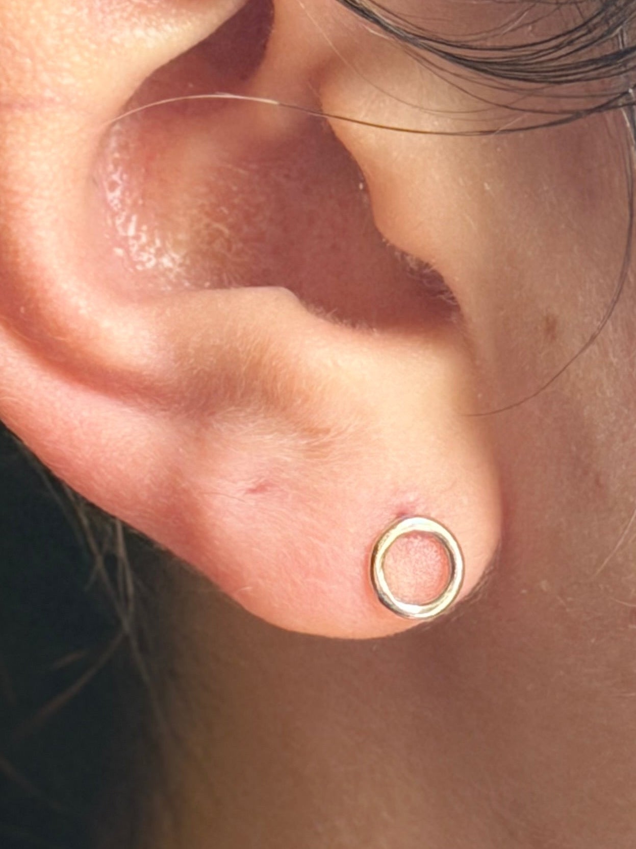 Small ring stud