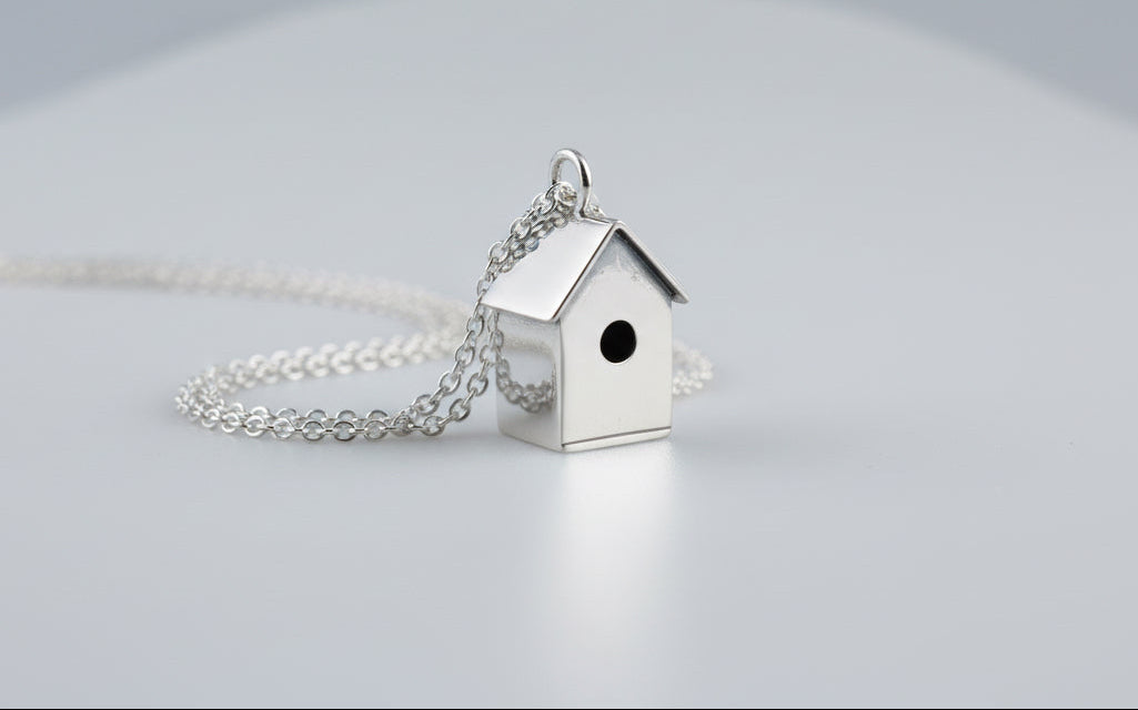 Birdhouse pendant with base
