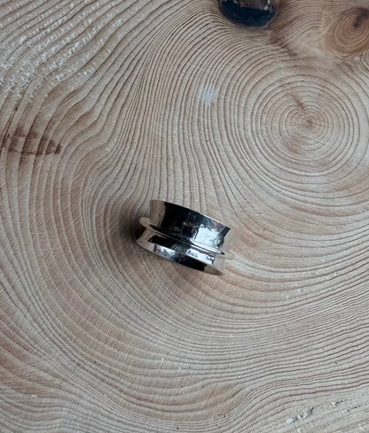 Hammered spinner ring on wood