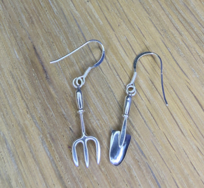 Back details of earrings
