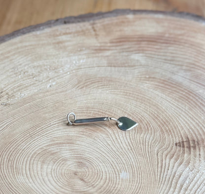 Old Dutch style trowel charm
