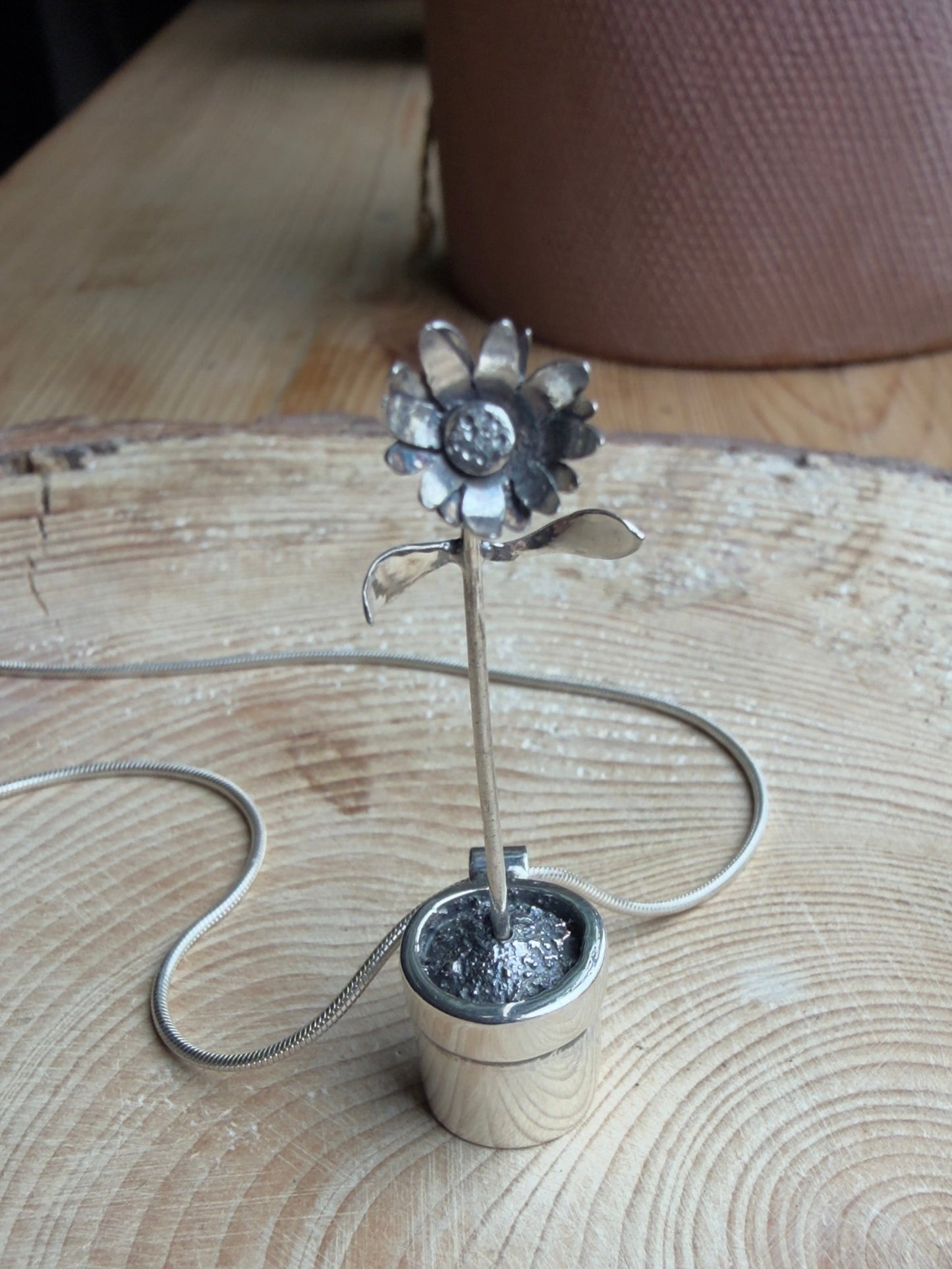 Flower pot pendant in silver